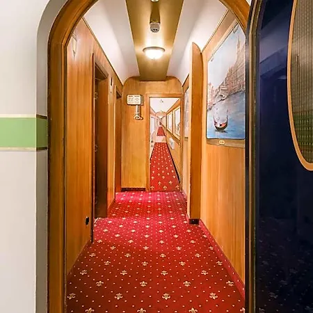 Du Train Hotel 3*